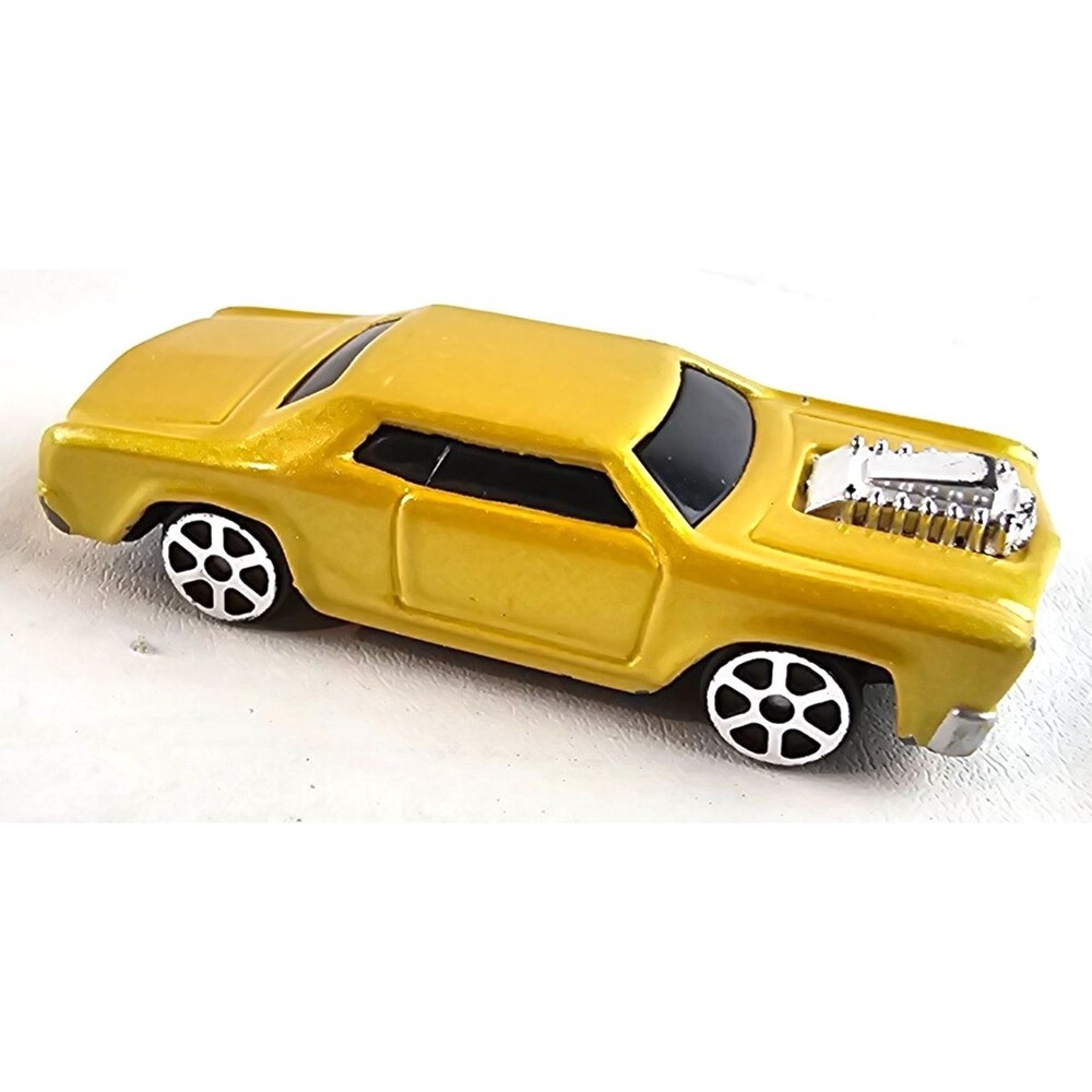 Maisto Rides Rockwood Gold Muscle Car Diecast Toy Exposed Engine Loose